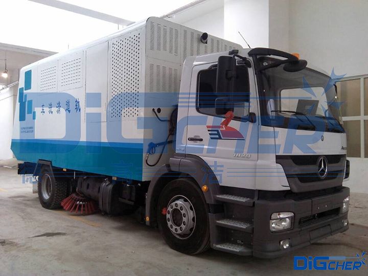 德高潔有軌電車(chē)槽型軌道專(zhuān)用清洗車(chē)